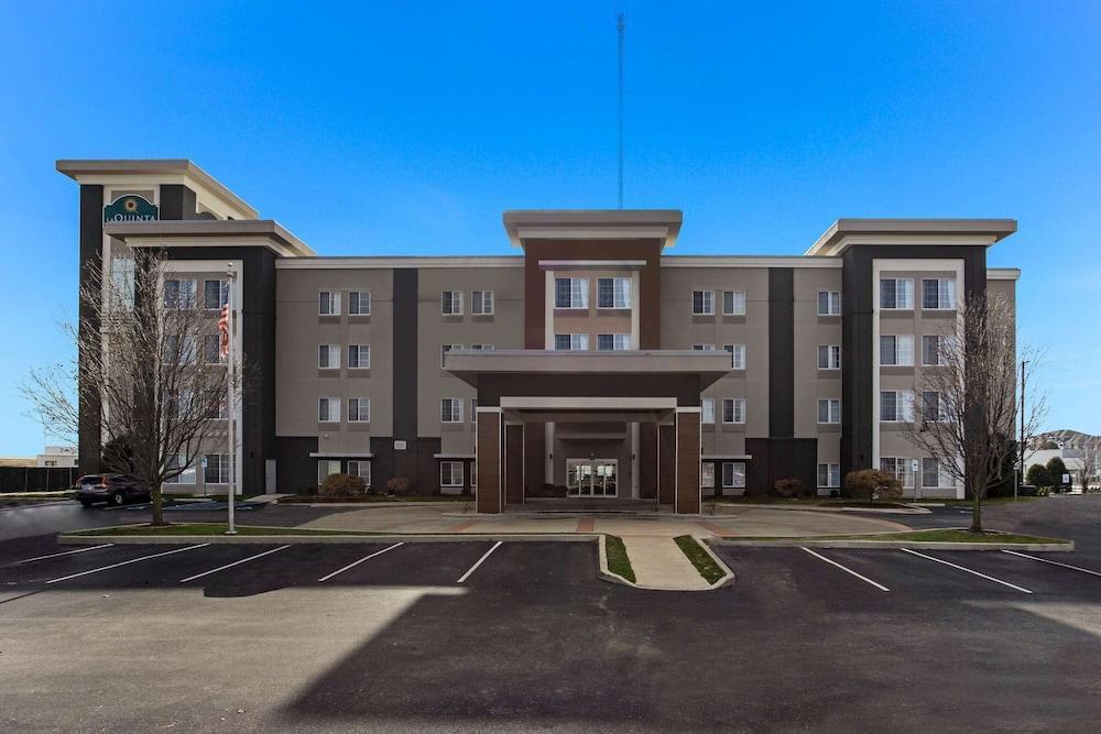La Quinta By Wyndham Columbus - Edinburgh Hotel Exterior photo