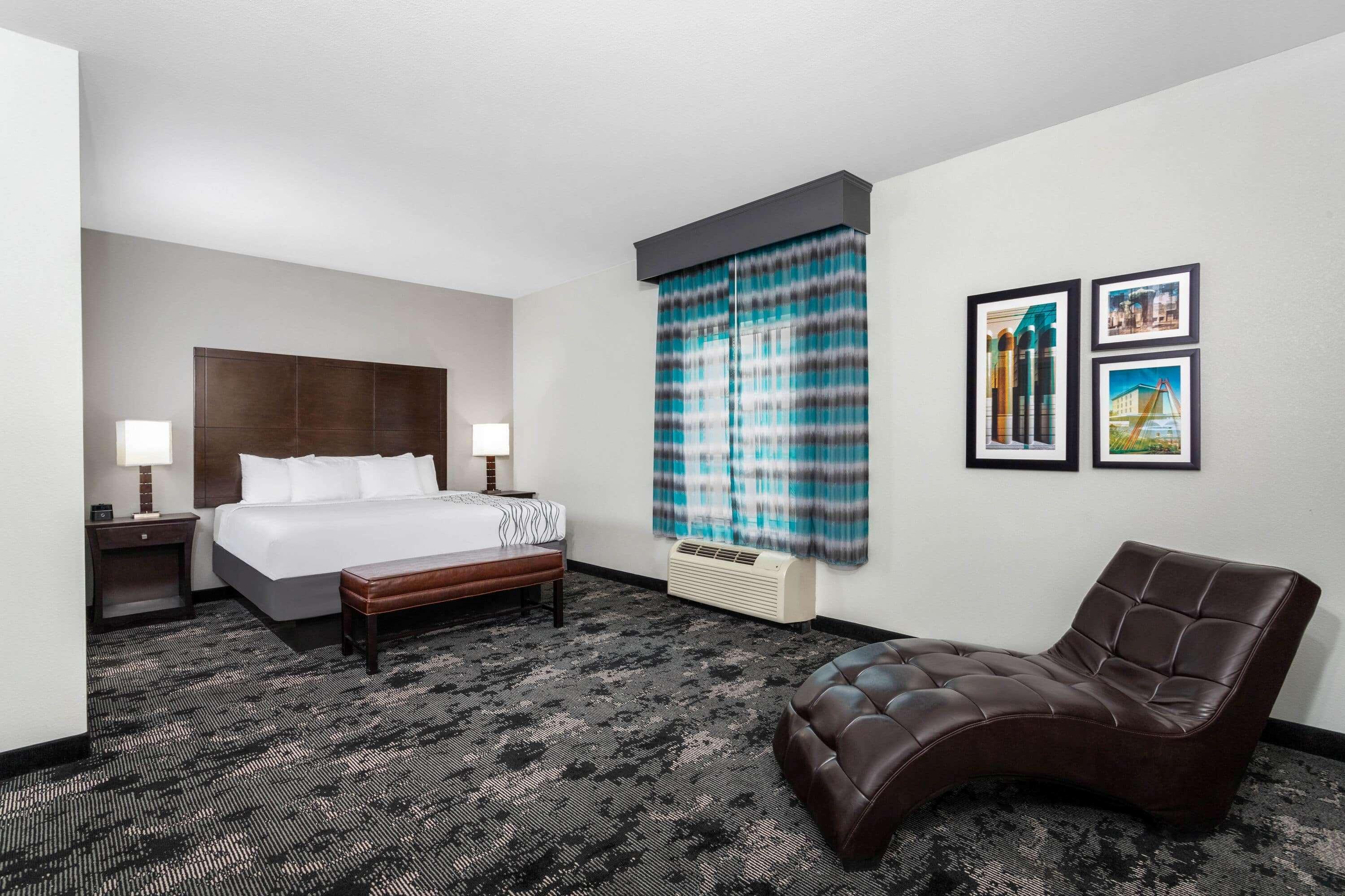 La Quinta By Wyndham Columbus - Edinburgh Hotel Exterior photo