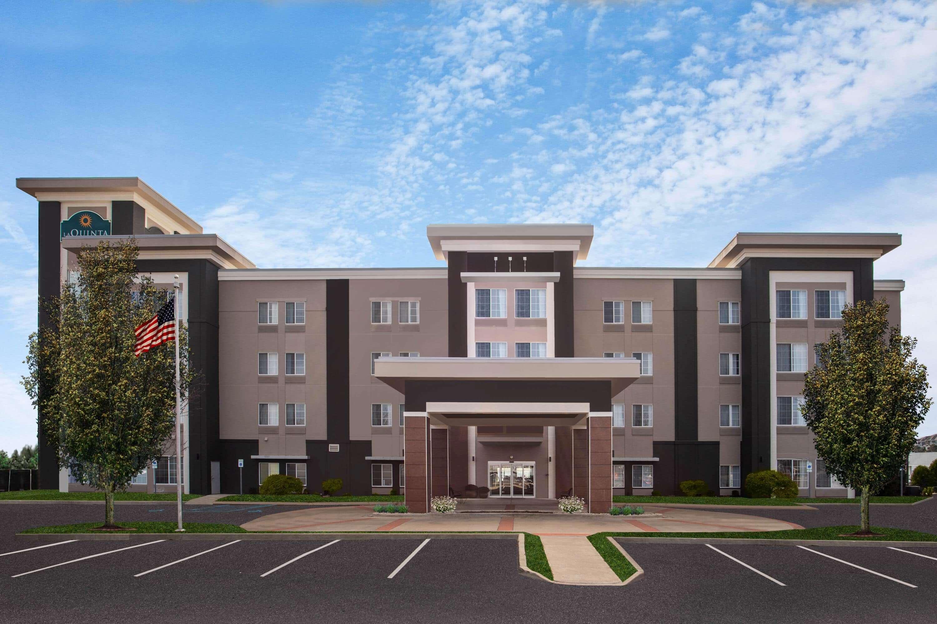 La Quinta By Wyndham Columbus - Edinburgh Hotel Exterior photo