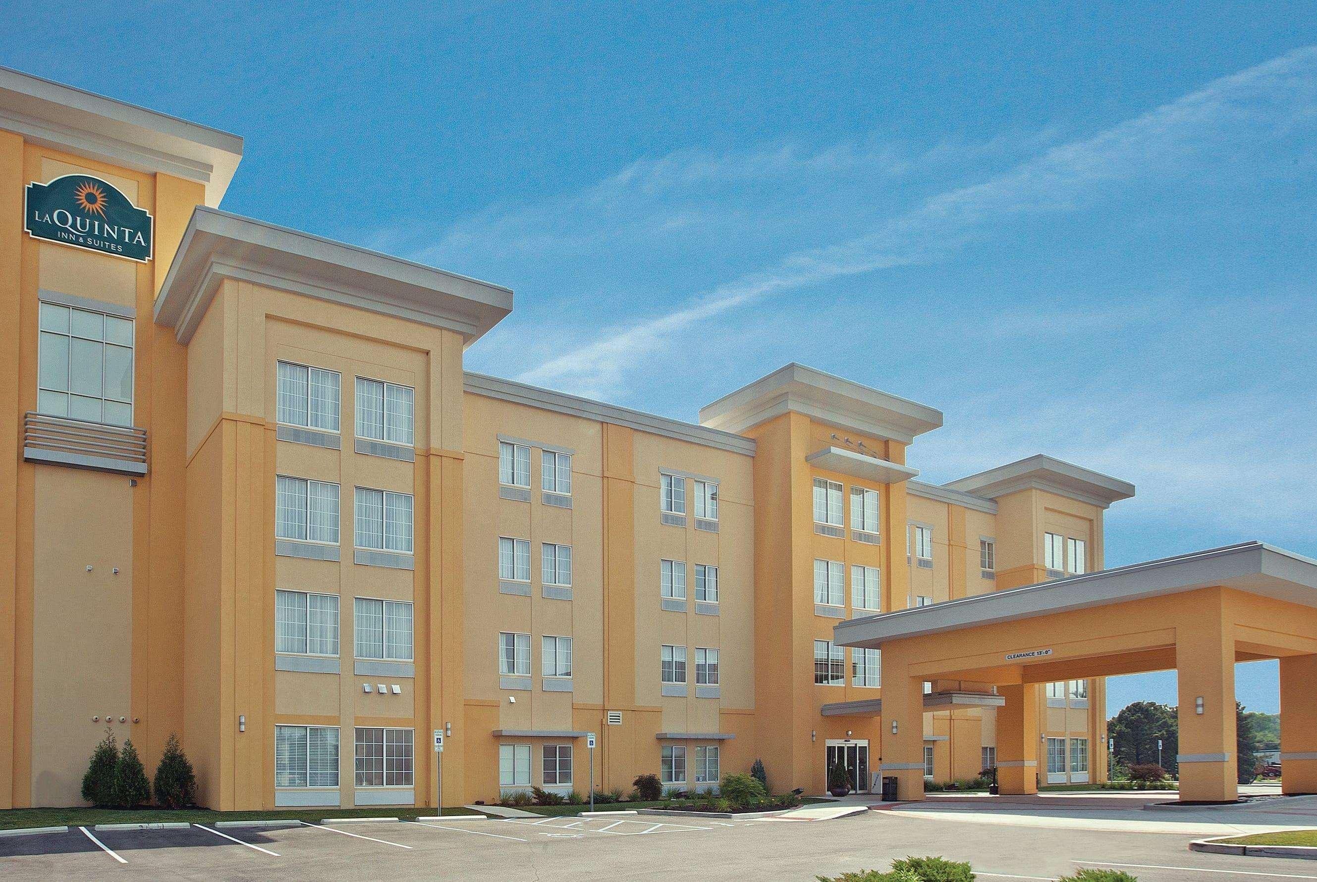 La Quinta By Wyndham Columbus - Edinburgh Hotel Exterior photo