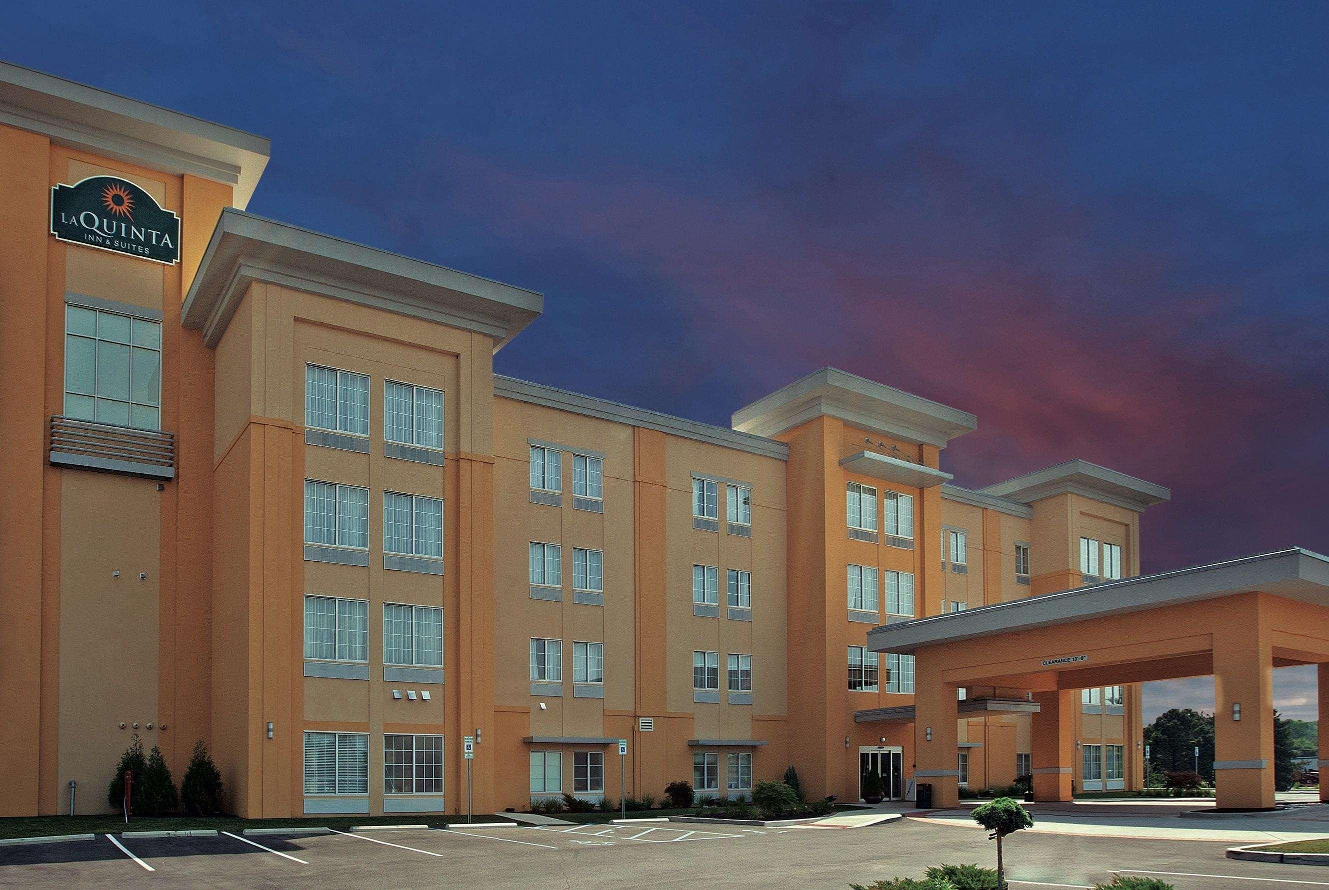 La Quinta By Wyndham Columbus - Edinburgh Hotel Exterior photo
