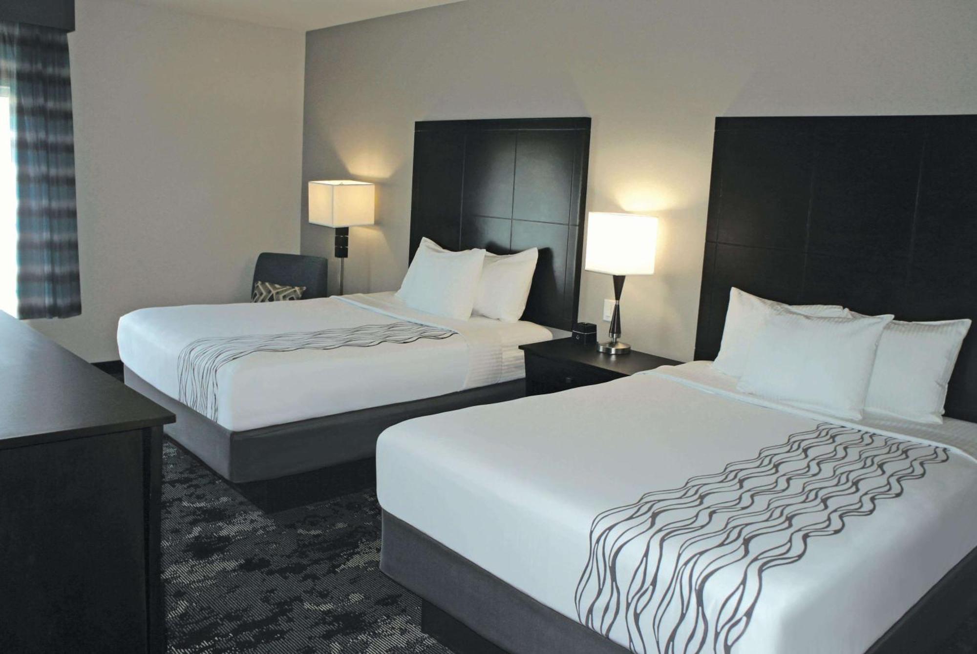La Quinta By Wyndham Columbus - Edinburgh Hotel Exterior photo