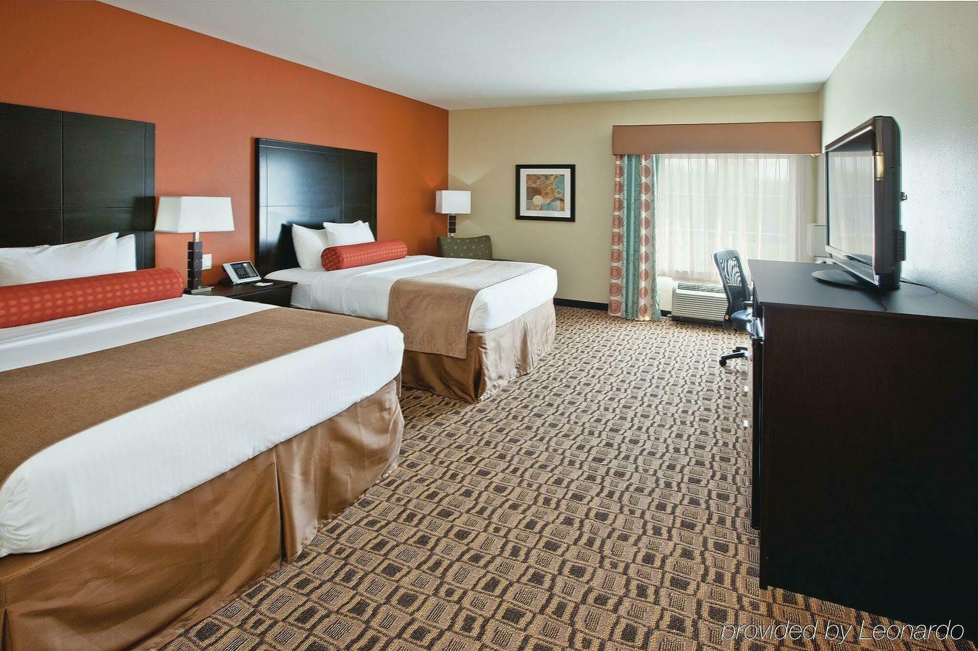 La Quinta By Wyndham Columbus - Edinburgh Hotel Exterior photo